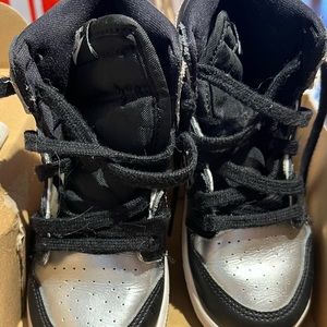 Exclusive Jordan's Kids JORDAN 1 High OG Black Silver Metallic size 10C CU0450